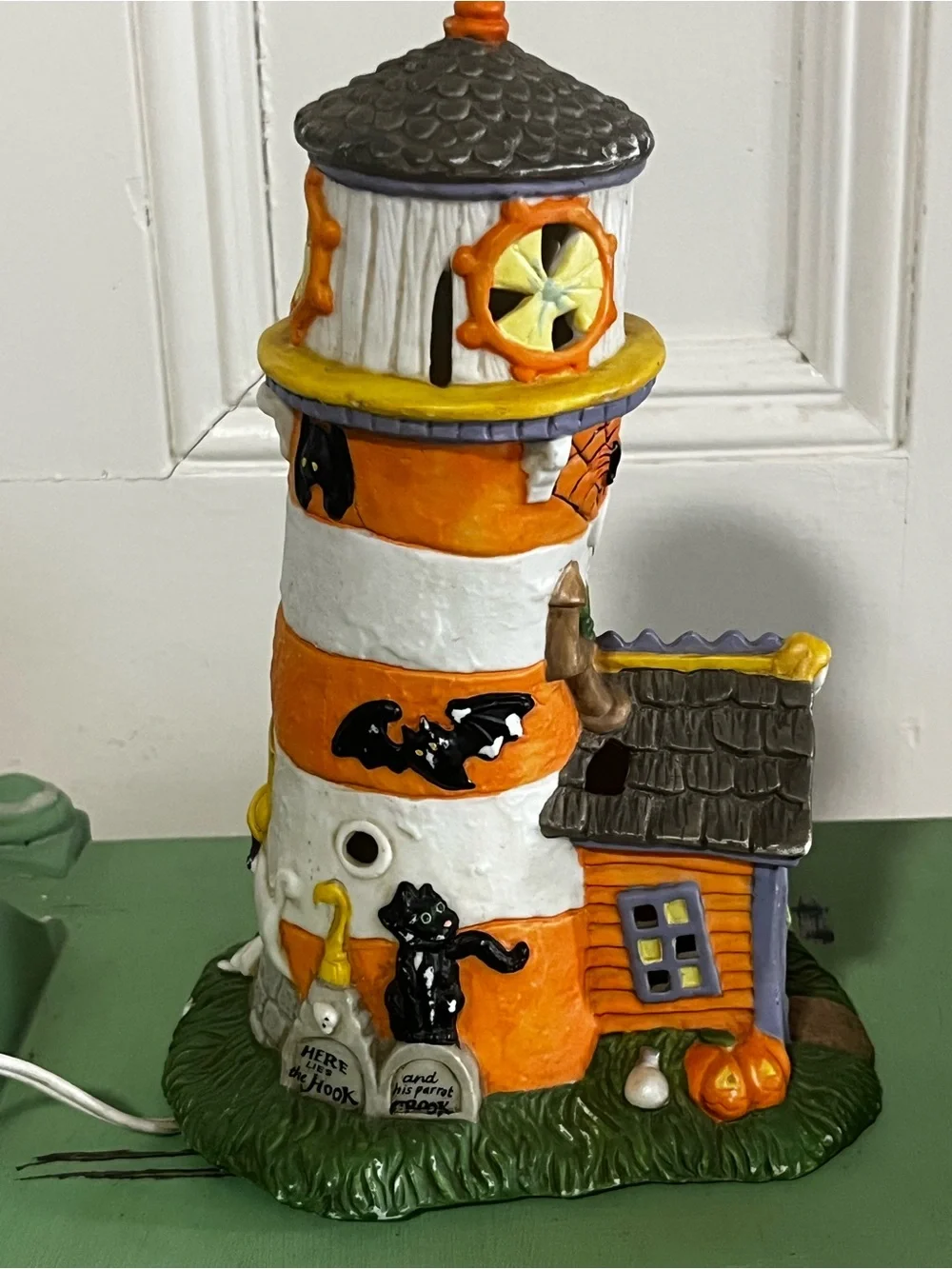 Widwest Halloween Cape Odd 19569-7 Ceramic Haunted Lighthouse Lamp